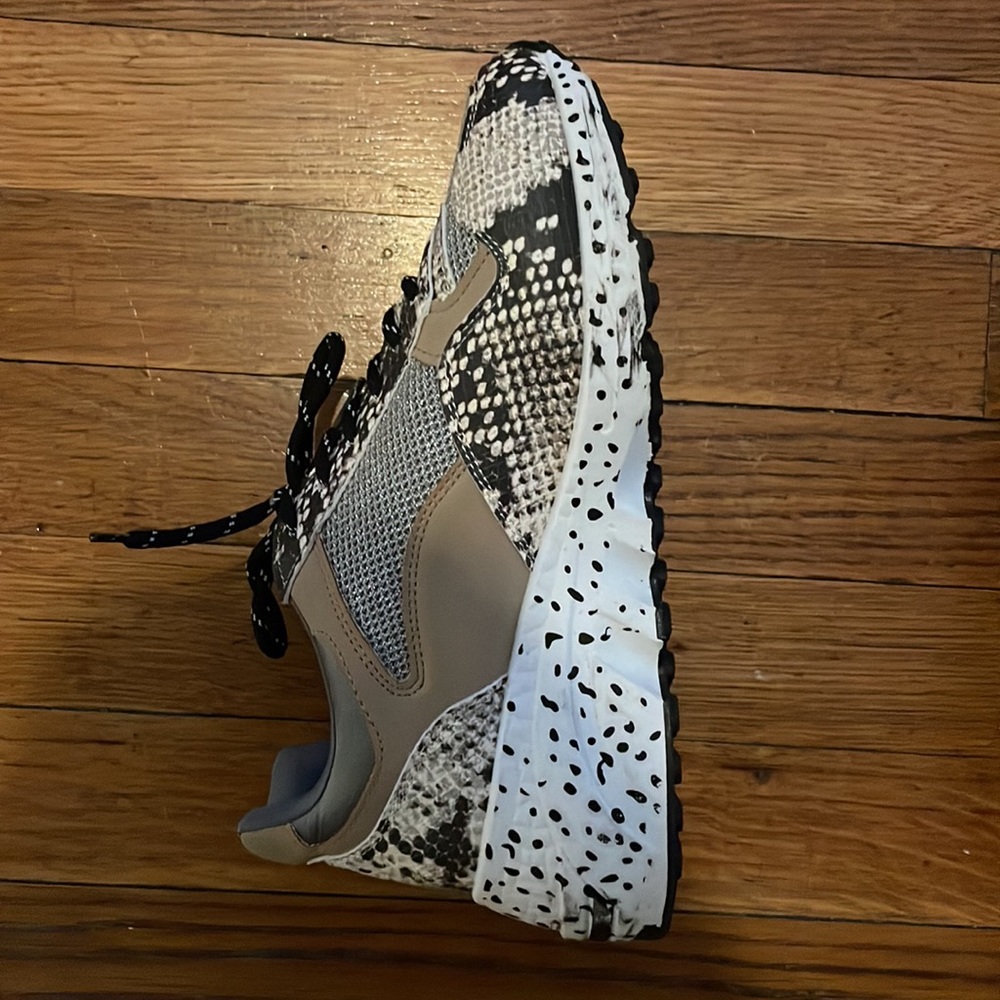 Steve Madden Bena Raised Sneaker (8M) Tan/Silver/Black/White - Picture 3 of 5